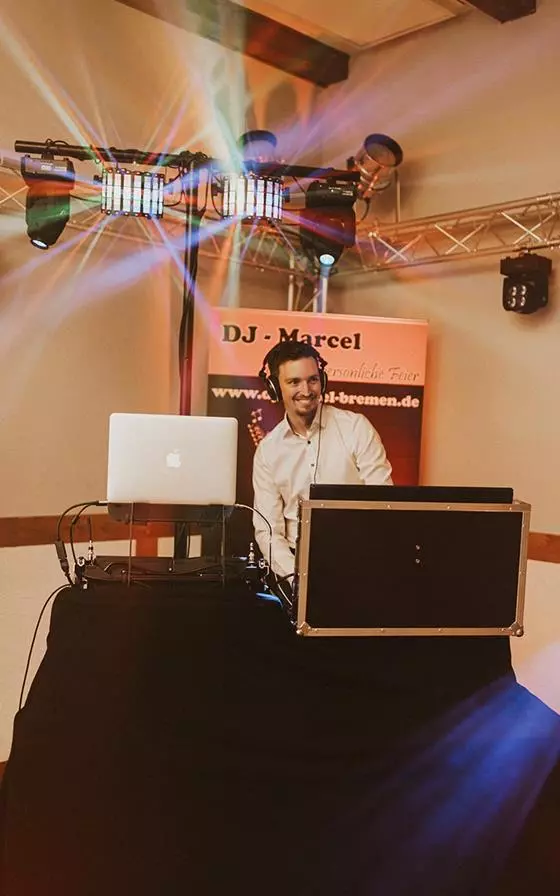 DJ Marcel legt Musik auf für Feiern in Bremen und Oldenburg